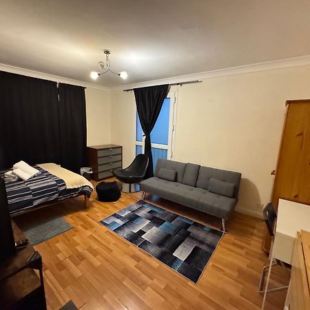 Huge And Affordable 3 Bedroom Flat In Hammersmith For 7 People With Welcome Breakfast Лондон Екстериор снимка