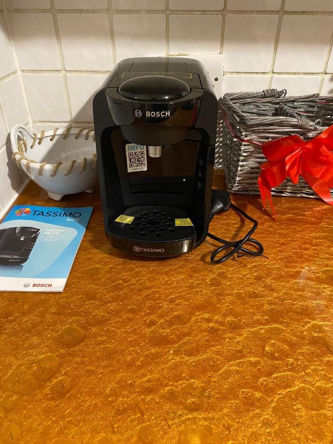 Huge And Affordable 3 Bedroom Flat In Hammersmith For 7 People With Welcome Breakfast Лондон Екстериор снимка