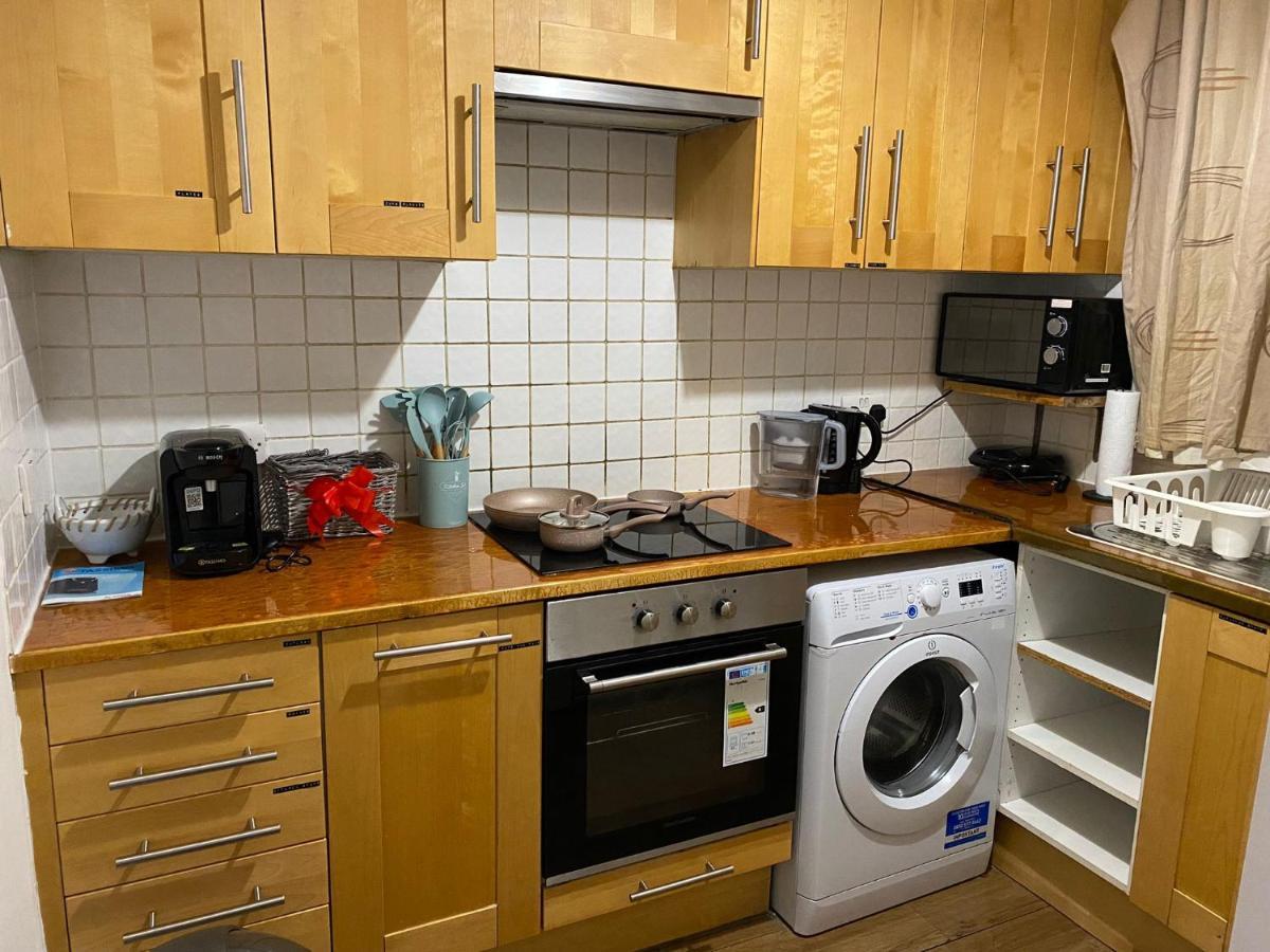 Huge And Affordable 3 Bedroom Flat In Hammersmith For 7 People With Welcome Breakfast Лондон Екстериор снимка