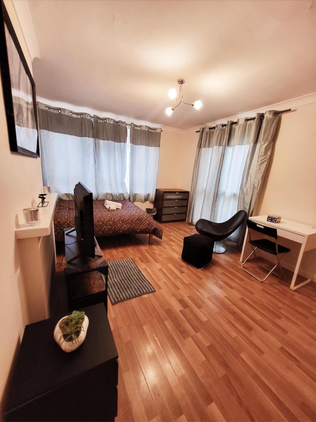 Huge And Affordable 3 Bedroom Flat In Hammersmith For 7 People With Welcome Breakfast Лондон Екстериор снимка