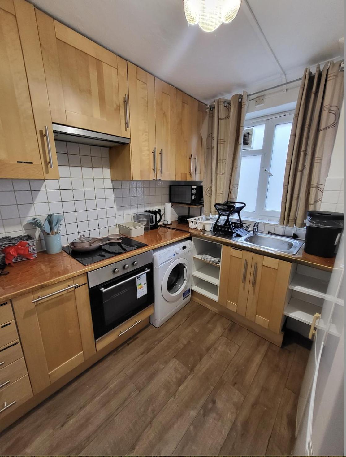 Huge And Affordable 3 Bedroom Flat In Hammersmith For 7 People With Welcome Breakfast Лондон Екстериор снимка