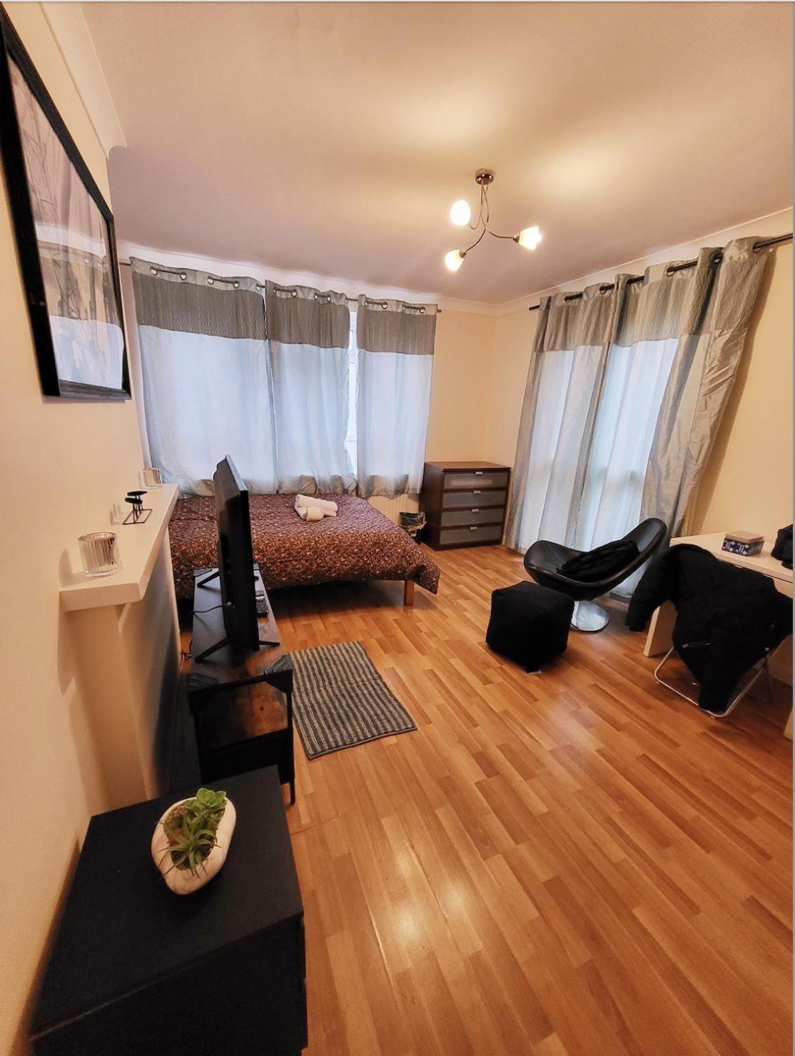 Huge And Affordable 3 Bedroom Flat In Hammersmith For 7 People With Welcome Breakfast Лондон Екстериор снимка