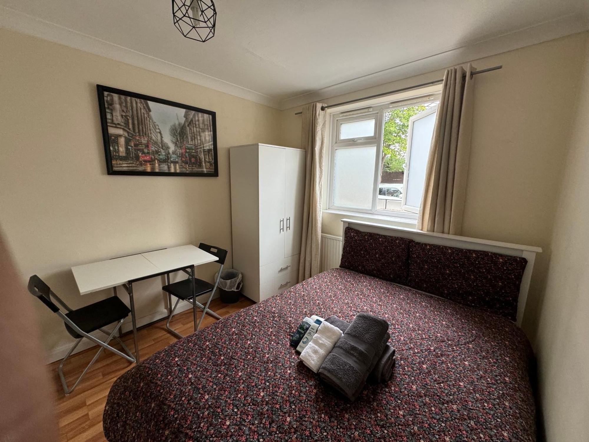 Huge And Affordable 3 Bedroom Flat In Hammersmith For 7 People With Welcome Breakfast Лондон Екстериор снимка