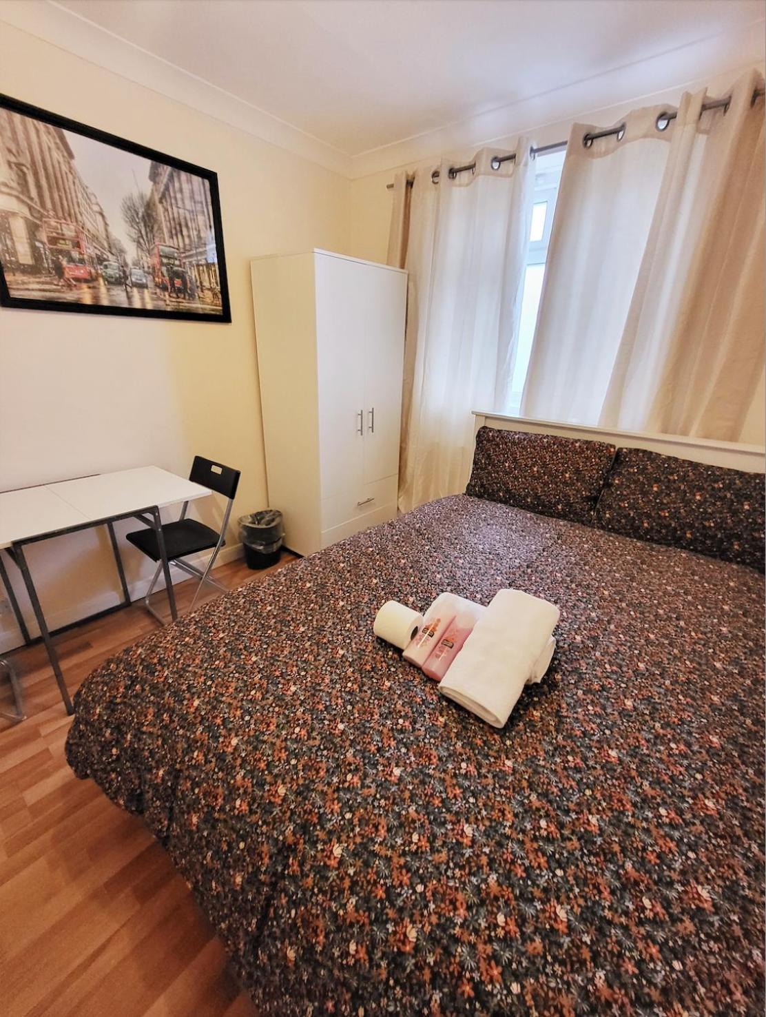 Huge And Affordable 3 Bedroom Flat In Hammersmith For 7 People With Welcome Breakfast Лондон Екстериор снимка