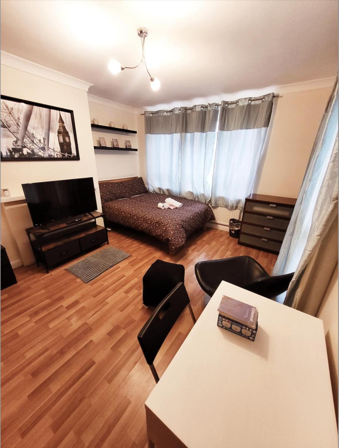 Huge And Affordable 3 Bedroom Flat In Hammersmith For 7 People With Welcome Breakfast Лондон Екстериор снимка
