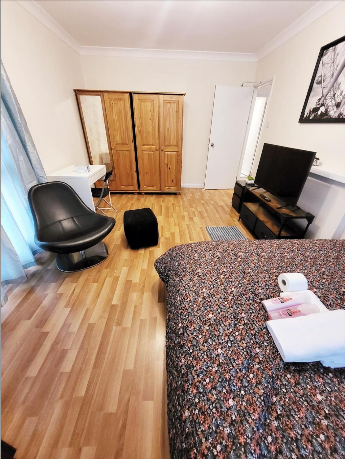 Huge And Affordable 3 Bedroom Flat In Hammersmith For 7 People With Welcome Breakfast Лондон Екстериор снимка