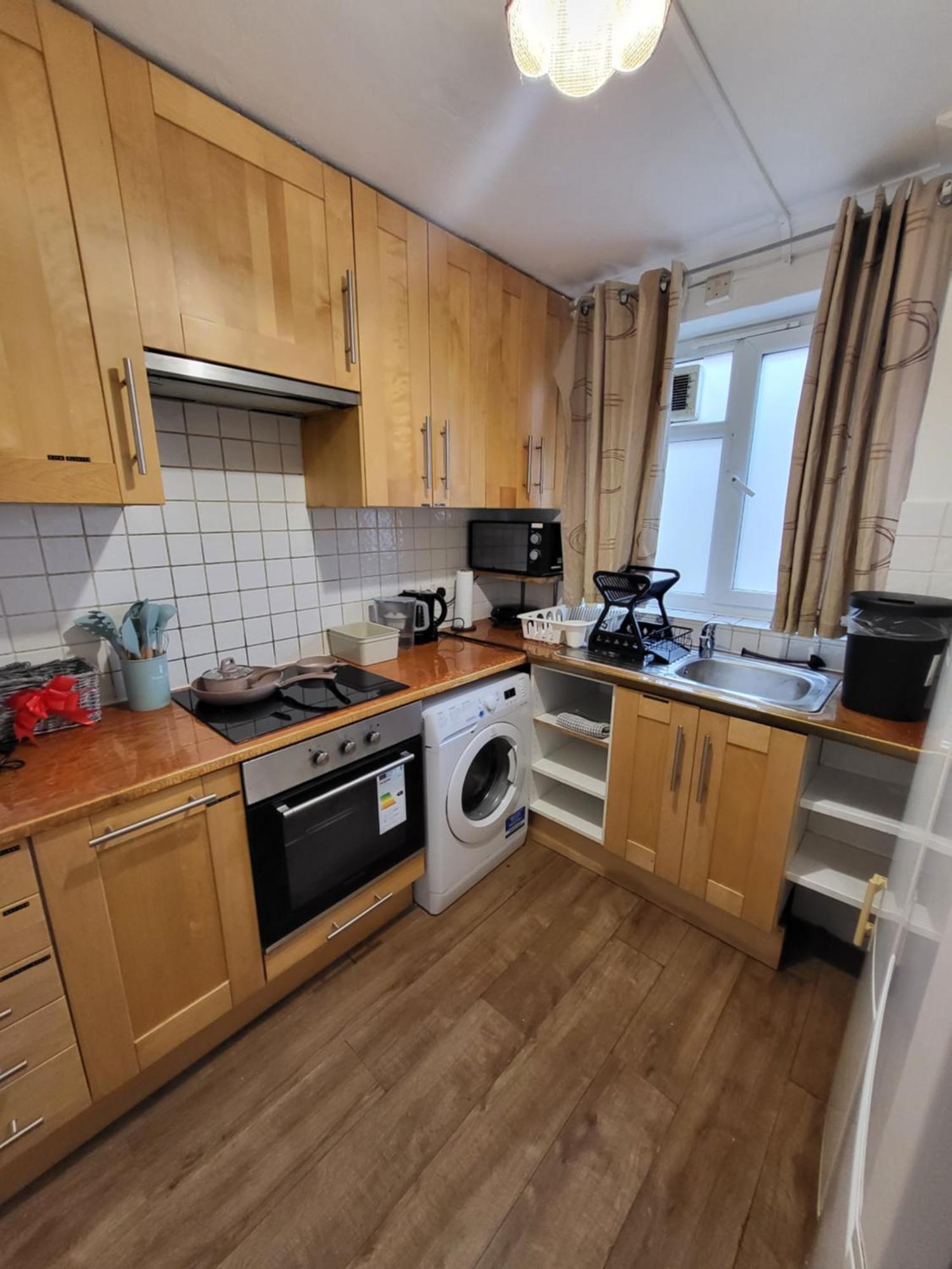 Huge And Affordable 3 Bedroom Flat In Hammersmith For 7 People With Welcome Breakfast Лондон Екстериор снимка