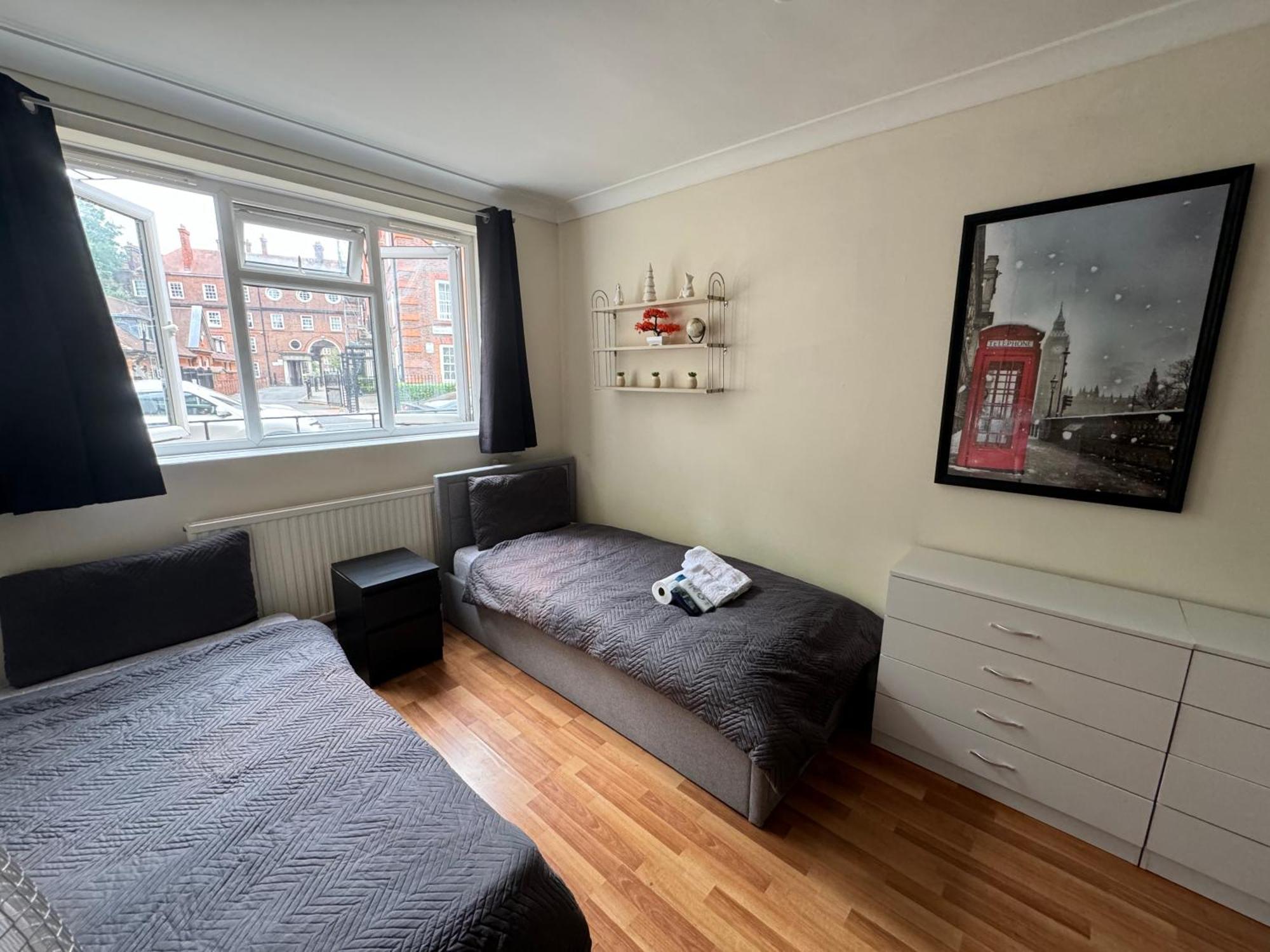 Huge And Affordable 3 Bedroom Flat In Hammersmith For 7 People With Welcome Breakfast Лондон Екстериор снимка