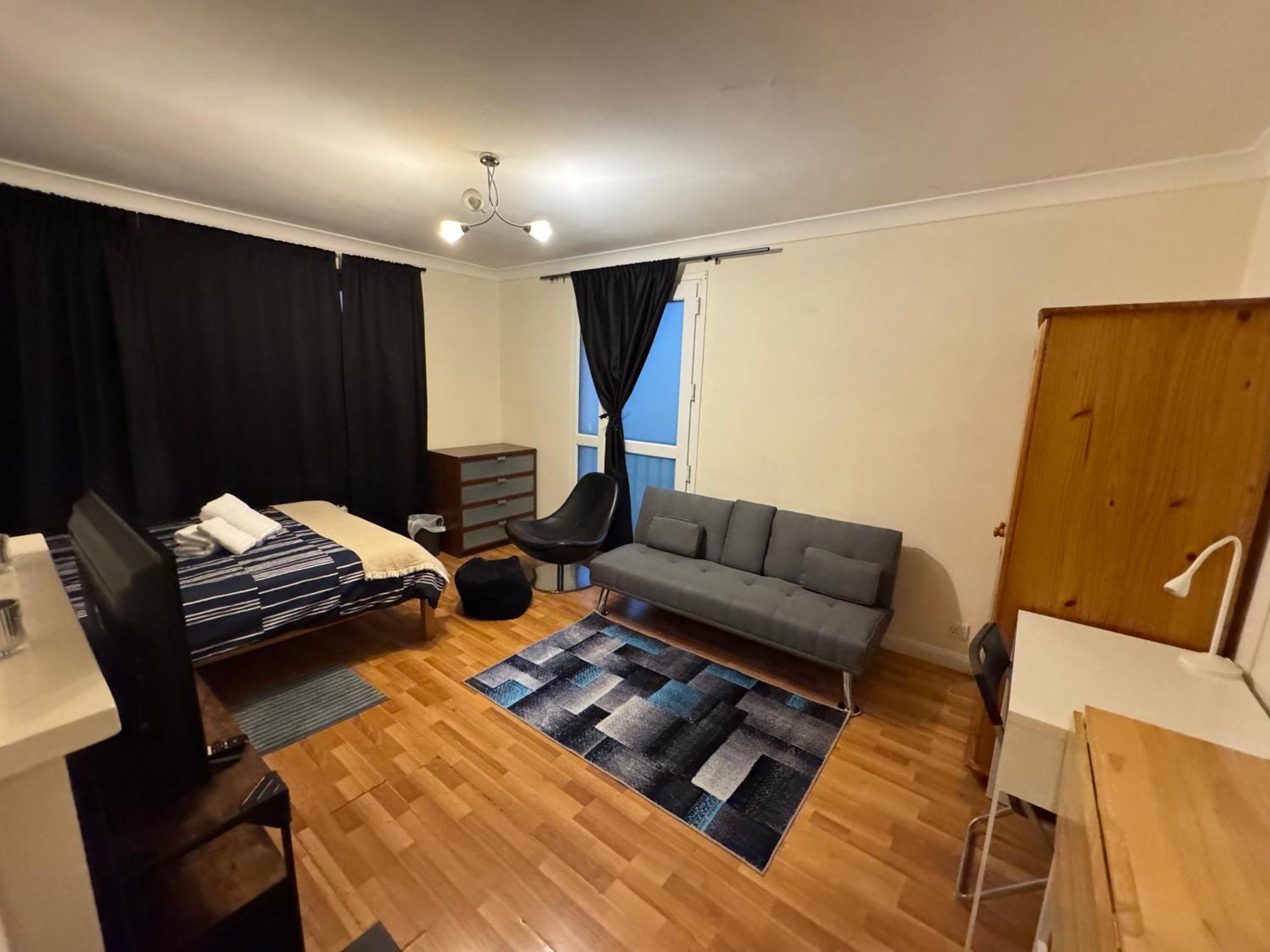 Huge And Affordable 3 Bedroom Flat In Hammersmith For 7 People With Welcome Breakfast Лондон Екстериор снимка