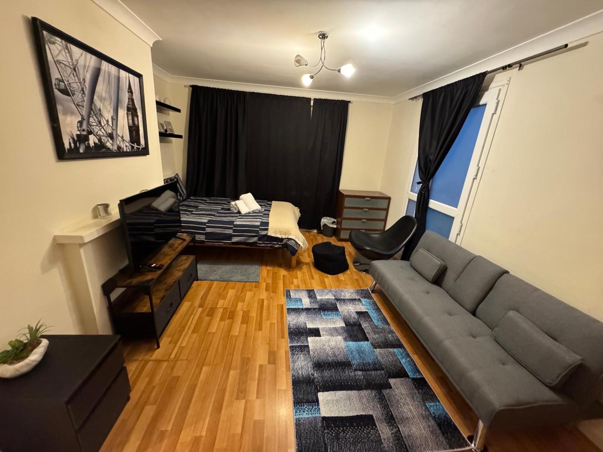 Huge And Affordable 3 Bedroom Flat In Hammersmith For 7 People With Welcome Breakfast Лондон Екстериор снимка